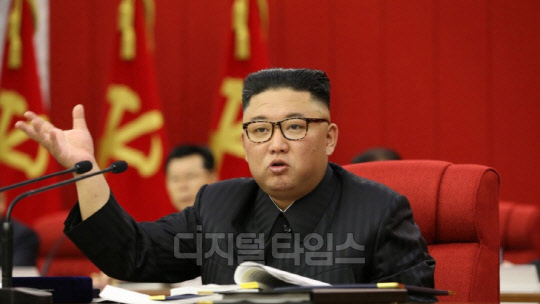 북한이 지난 15일 노동당 중앙위원회 제8기 제3차 전원회의를 열었다고 조선중앙통신이 16일 보도했다. 이번 전원회의에서는 국제 정세에 맞는 국가적인 중대 사업을 논의할 예정이라고 통신은 전했다. (연합뉴스)